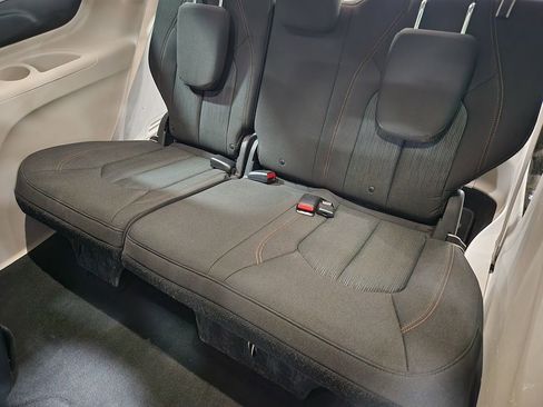 Used 2018 Chrysler Pacifica Touring Plus FWD image 52