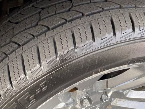 Certified 2019 GMC Yukon SLT w/ Premium Edition image 26