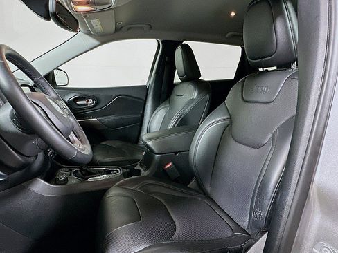 Used 2019 Jeep Cherokee Limited AWD/4WD image 11