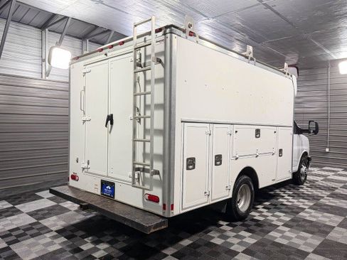 Used 2017 Chevrolet Express 3500 image 5