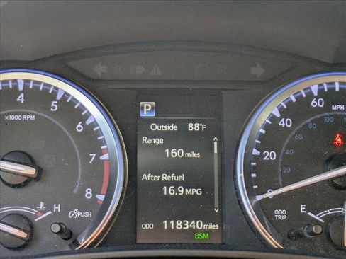 Used 2017 Toyota Highlander SE FWD image 5