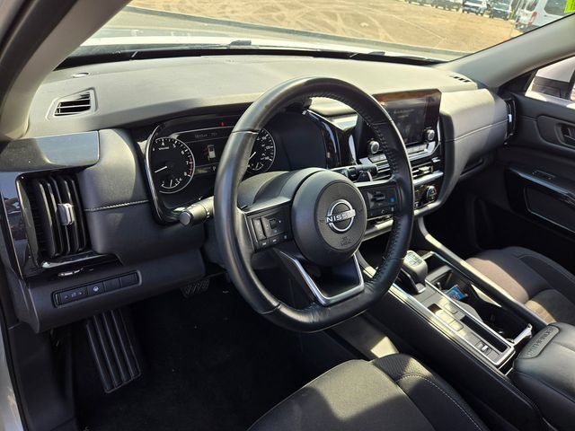 Used 2024 Nissan Pathfinder SV FWD image 9