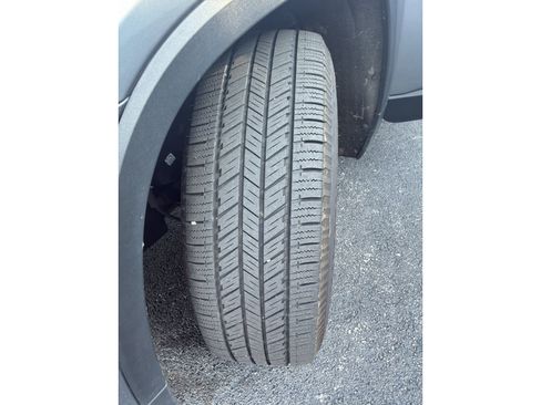 Used 2021 Chevrolet Traverse LT FWD image 28
