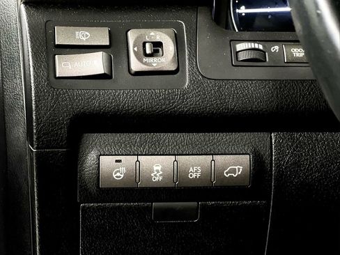 Used 2015 Lexus LX 570 4WD w/ Luxury Package image 28