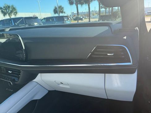 New 2025 Chevrolet Suburban Premier image 42