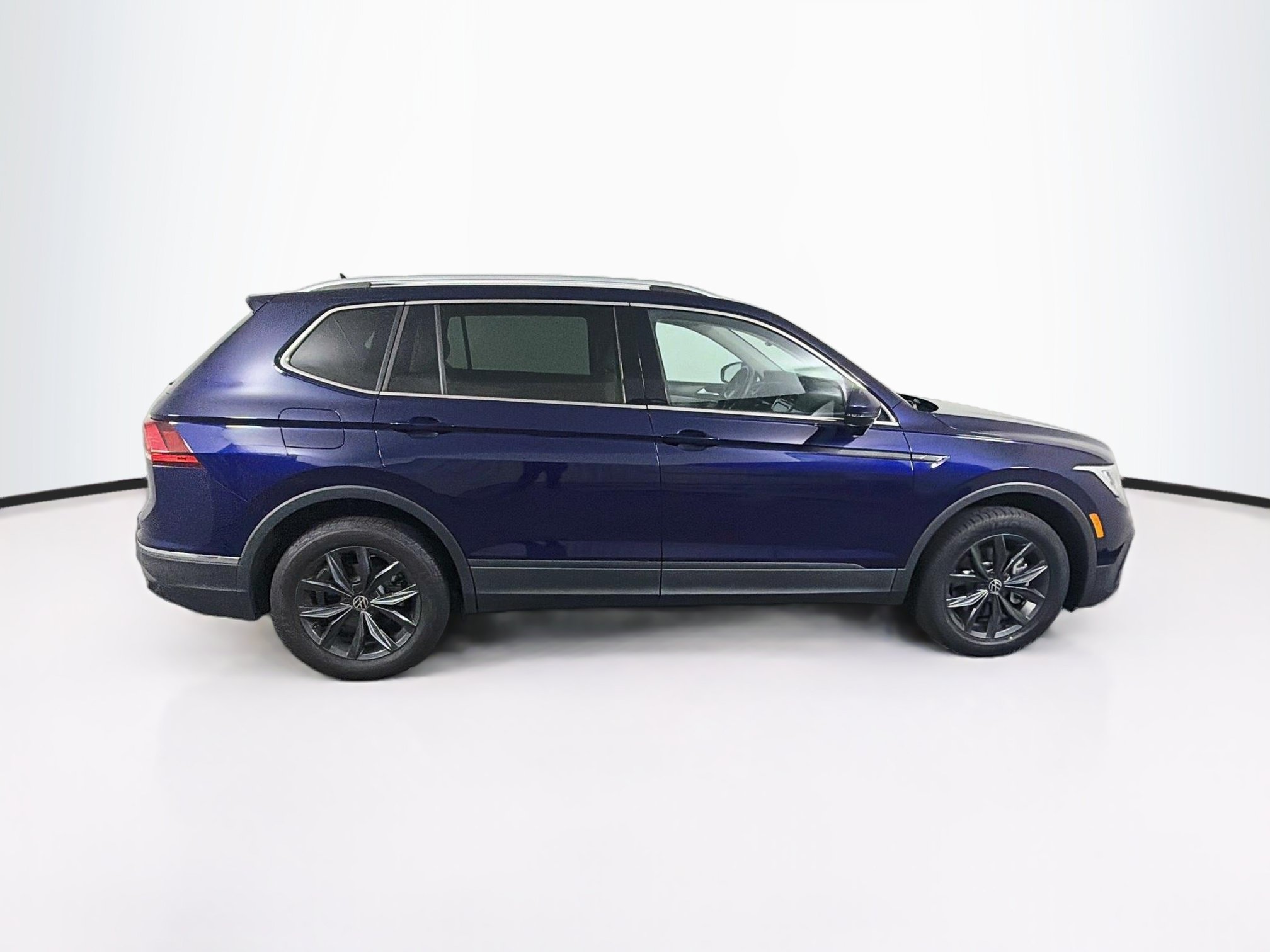 Used 2023 Volkswagen Tiguan SE FWD image 10