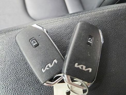 Used 2023 Kia Sportage EX image 32