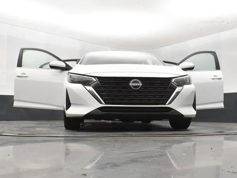 Used 2024 Nissan Sentra SV FWD image 11