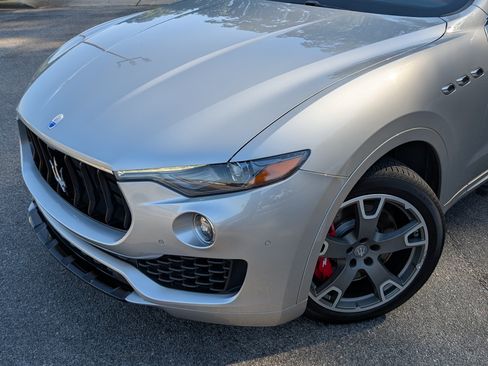 Used 2017 Maserati Levante S AWD/4WD image 13