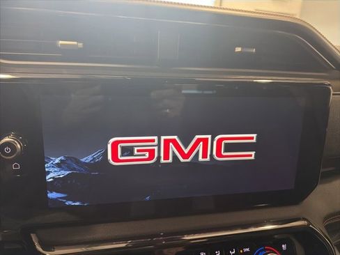 Used 2024 GMC Sierra 2500 AT4 image 27