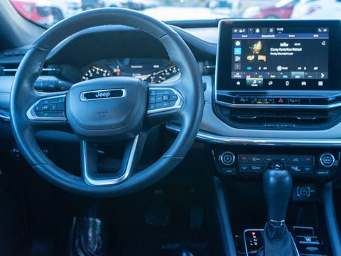 Used 2023 Jeep Compass Limited image 12