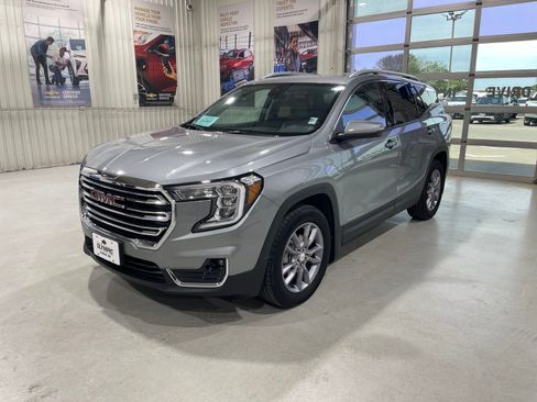 Used 2023 GMC Terrain SLT w/ Infotainment Package II AWD/4WD image 3