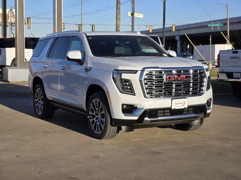 New 2026 GMC Yukon Denali w/ Sun & Power Step Package image 3