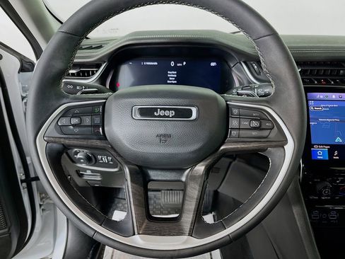 Used 2023 Jeep Grand Cherokee Limited w/ Black Appearance Package AWD/4WD image 14