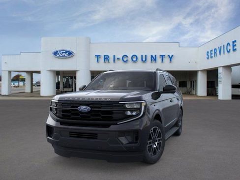 New 2025 Ford Expedition Active image 2
