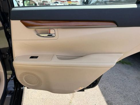 Used 2013 Lexus ES 300h Hybrid w/ Luxury Pkg image 16