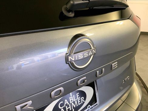 Used 2025 Nissan Rogue SV AWD/4WD image 29