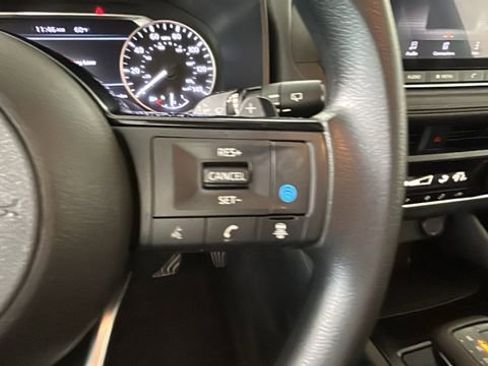 Used 2023 Nissan Rogue SV AWD/4WD image 17