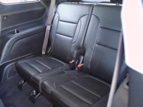 Used 2023 GMC Acadia SLT image 27