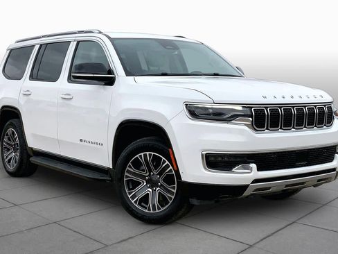 Used 2024 Jeep Wagoneer Series II w/ Flexible Seating Group RWD image 3