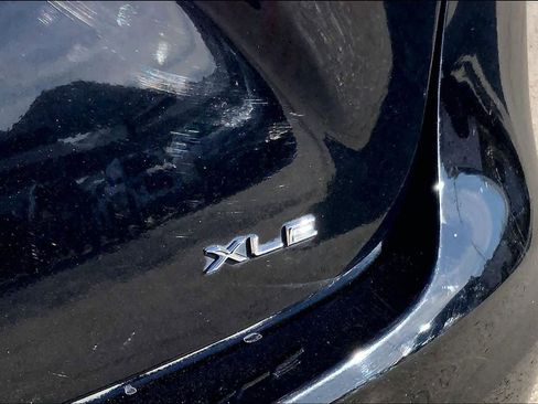 Used 2013 Toyota Avalon XLE image 9