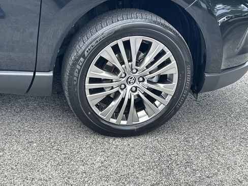 Used 2021 Toyota Venza Limited w/ Carpet Mat Package (TMS) AWD/4WD image 9