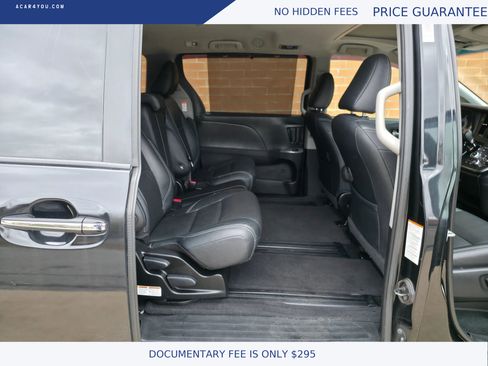 Used 2017 Toyota Sienna SE Premium image 18