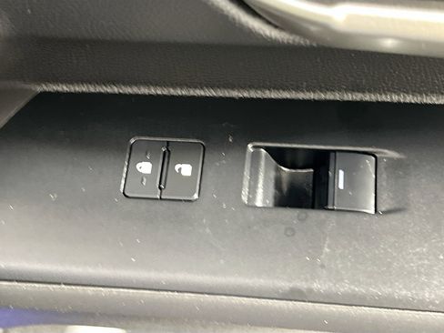 Used 2024 Toyota Tacoma TRD Off-Road image 32