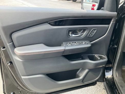 Used 2024 Honda Pilot TrailSport image 7