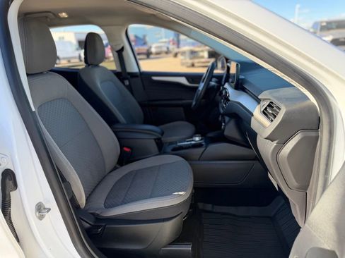 Used 2022 Ford Escape SE image 30