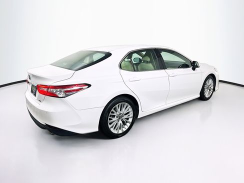 Used 2018 Toyota Camry XLE image 9