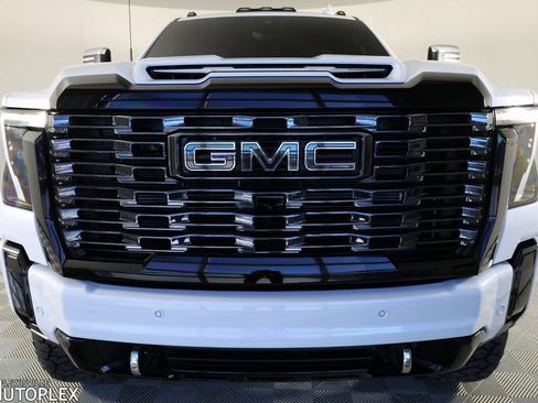 Used 2026 GMC Sierra 2500 Denali Ultimate image 2