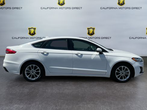Used 2019 Ford Fusion SE FWD image 4