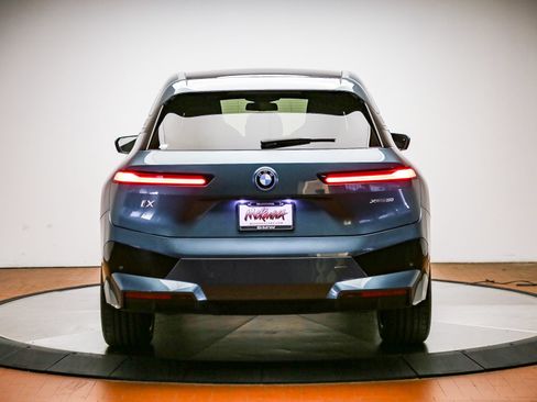Used 2024 BMW iX xDrive50 w/ Premium Package AWD/4WD image 3