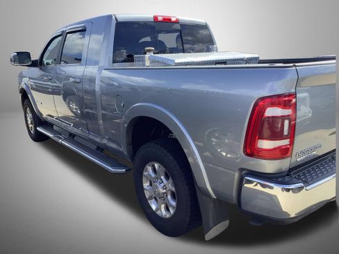 Used 2022 RAM 2500 Laramie AWD/4WD image 2