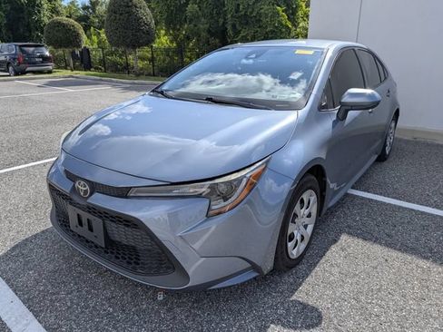 Used 2021 Toyota Corolla LE FWD image 2