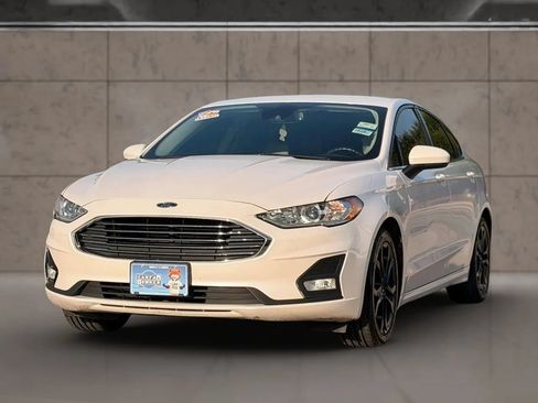 Used 2020 Ford Fusion SE w/ Equipment Group 151A FWD image 7