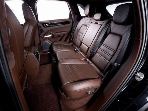 Used 2022 Porsche Cayenne Turbo S image 23