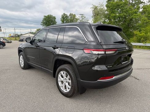 Used 2023 Jeep Grand Cherokee Limited AWD/4WD image 2