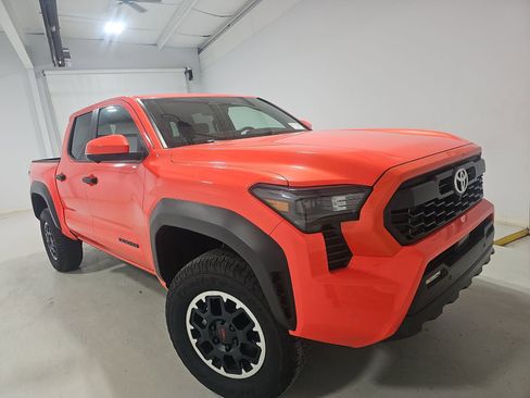 Used 2024 Toyota Tacoma TRD Off-Road image 3