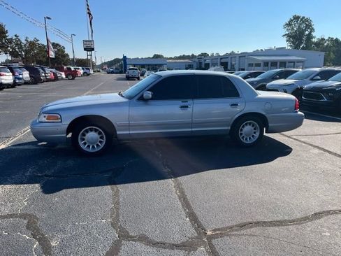 Used 2000 Ford Crown Victoria LX RWD image 30