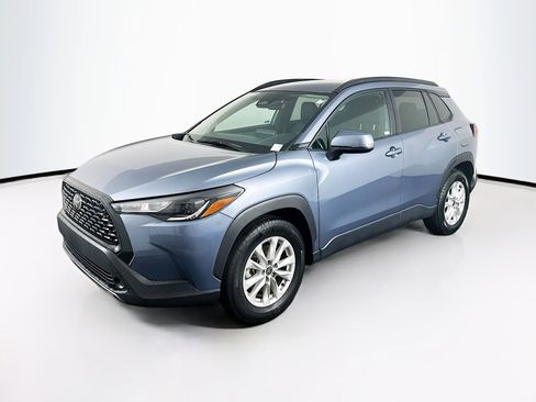 Used 2024 Toyota Corolla Cross LE image 3