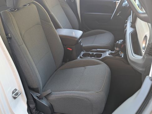 Used 2025 Jeep Wrangler Sahara image 20