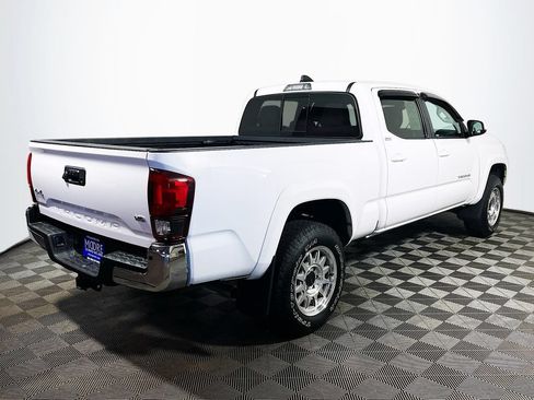 Certified 2022 Toyota Tacoma SR5 AWD/4WD image 7