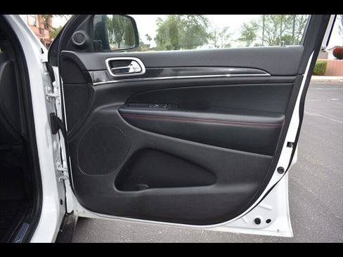 Used 2018 Jeep Grand Cherokee Trailhawk w/ Trailhawk Luxury Group image 35