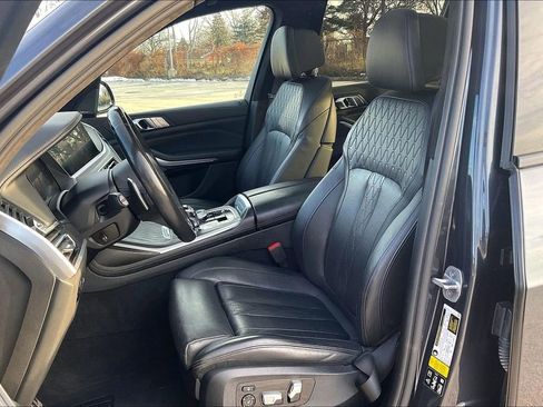 Used 2022 BMW X7 M50i w/ Executive Package image 25