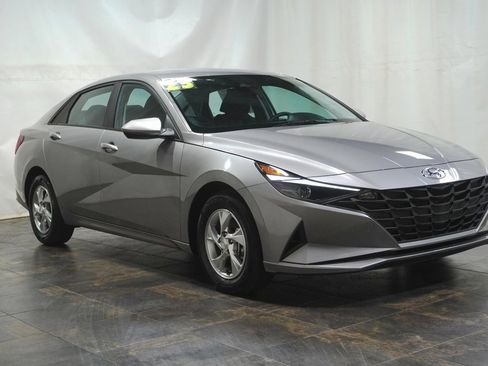 Certified 2023 Hyundai Elantra SE image 1