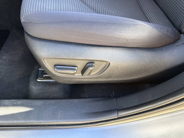 Used 2023 Toyota Highlander LE FWD image 23