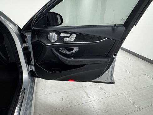 Used 2018 Mercedes-Benz E 300 4MATIC image 13