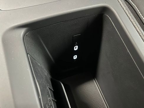 New 2025 Volkswagen Tiguan SE image 14